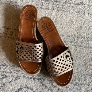 TORY BURCH SZ. 7 WEDGES/PLATFORM SANDALS